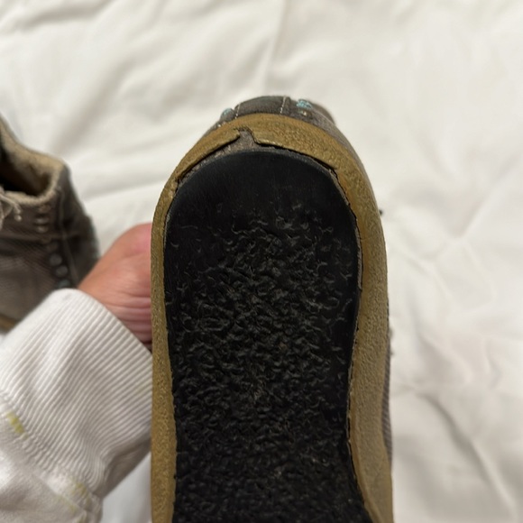 Use condition, good, golden goose sneakers,grey Jean color.Zipper on side - Picture 12 of 13